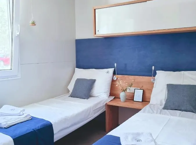 Kamp Sweet - Complet *